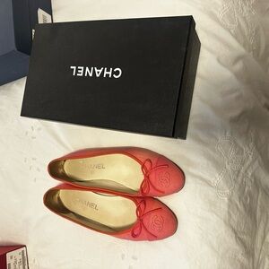 Chanel Women's pink Ballet Flats